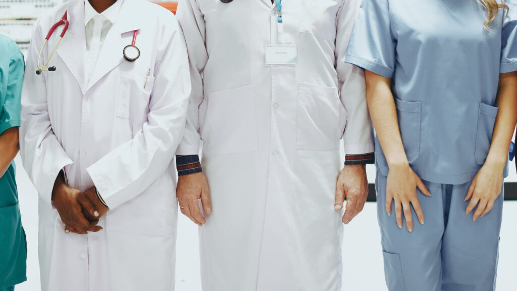 Equipa de médicos e enfermeiros